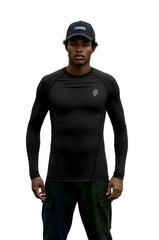 T-shirt baselayer sportiva nera a manica lunga da uomo, con logo discreto.