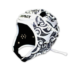 Caschetto Rugby Impact Maori Bianco: cappellino da mischia da rugby bianco con motivo Maori nero, che garantisce protezione dagli urti.