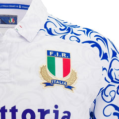 Maglia Rugby Italia 2025 Away replica bambino: Maglia bianca da rugby italiana per bambini, con design blu e logo FIR. Kit da trasferta 2025.
