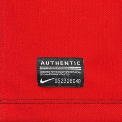 Maglia da rugby autentica Nike Saracens Kids: maglia rossa ufficiale con targhetta identificativa esclusiva.