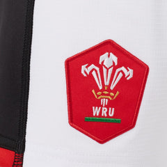 Pantaloncini Rugby Galles M21 Away Bianco: pantaloncini da rugby bianchi da uomo con il logo della Welsh Rugby Union (WRU). Parte della divisa da trasferta.