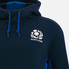Felpa Rugby Scozia Travel Bambino 2023: Felpa con cappuccio blu navy per bambini della nazionale scozzese di rugby con stemma scozzese ricamato e cappuccio interno blu.