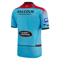 Maglia da rugby autentica da trasferta dei Glasgow Warriors 2023: maglia azzurra, vista posteriore, con loghi degli sponsor in evidenza.