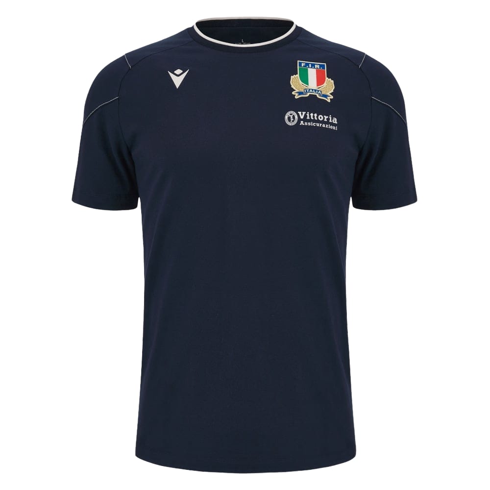 T-shirt Macron Italia Rugby FIR Travel 2023-24: Maglia da rugby blu navy con logo della squadra e sponsor Vittoria Assicurazioni.