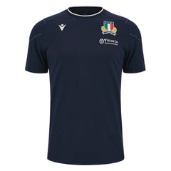T-shirt Macron Italia Rugby FIR Travel 2023-24: Maglia da rugby blu navy con logo della squadra e sponsor Vittoria Assicurazioni.