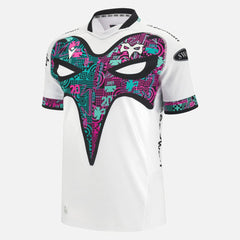 Maglia da rugby Ospreys 2024 Away: maglia bianca con motivo geometrico a maschera color verde acqua e magenta.