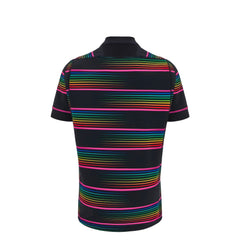 Maglia training rugby Barbarians ragazzo nera con righe arcobaleno vivaci.