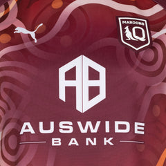 Maglia da rugby indigena dei Queensland Maroons con logo Auswide Bank. Design autentico.