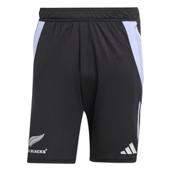 Pantaloncini da allenamento Adidas All Blacks Rugby: pantaloncini neri ad alte prestazioni con dettagli azzurri, logo All Blacks e marchio Adidas. Perfetti per l'allenamento.