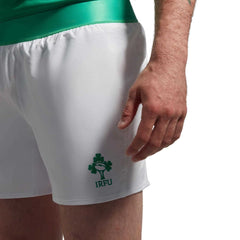 Pantaloncini da rugby da gara home Irlanda 2023-24 bianchi con logo IRFU.