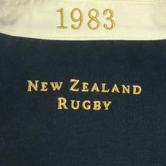 Maglia vintage da rugby della Nuova Zelanda ispirata al design iconico del 1983. 100% cotone.
