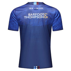 Maglia da rugby per bambini degli Auckland Blues: maglia da allenamento blu, vista posteriore. Edizione Pro Home.