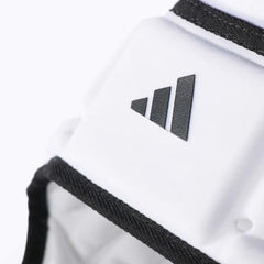 Caschetto da rugby Adidas bianco con logo a tre strisce.
