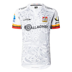 Maglia Chiefs Super Rugby Pacific Away 2025: maglia da rugby bianca con un design grigio ispirato ai Maori