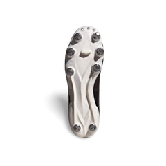 Suola di scarpini da rugby Adidas Kakari SG neri con tacchetti metallici.