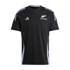 Maglietta All Blacks da uomo Adidas in cotone nero, logo bianco e dettagli azzurri.