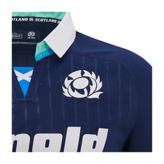 Maglia casalinga della nazionale scozzese di rugby 2025: divisa ufficiale da gioco Pro, blu scuro con stemma del cardo bianco e logo "HOLD".
