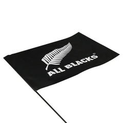 Bandiera All Blacks nera con felce bianca e scritta "ALL BLACKS", ideale per tifosi di rugby.