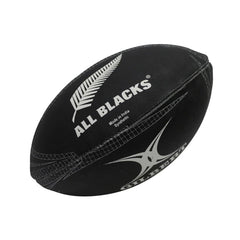 Pallone da rugby All Blacks Supporter: pallone da rugby in gomma, colore nero con logo e dettagli degli All Blacks. Prodotto Ufficiale Gilbert