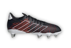 Scarpino da rugby Adidas Kakari SG nero con dettagli rosso fuoco e suola a tacchetti.