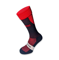 Calza da rugby professionale Samurai Tri Nation nera e rossa con dettagli bianchi.