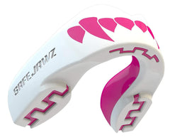 Paradenti Safejawz Fangz rosa con design a squame di squalo per sport da contatto.