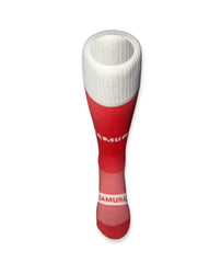 Calza da rugby professionale Samurai Tri Nation, rosso e bianco, con logo visibile.