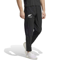 Pantaloncini rugby All Blacks neri con logo bianco sulla gamba.