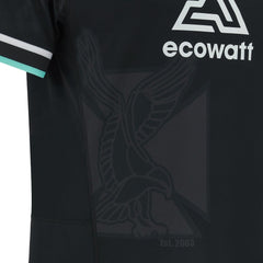 Maglia da rugby Ospreys 2024 Home: maglia da rugby nera con logo della squadra e sponsor EcoWatt