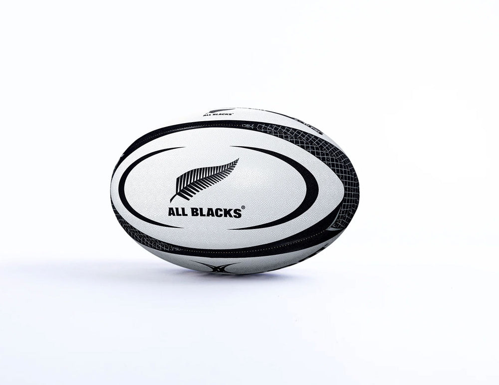 Replica del pallone da rugby Mini Gilbert degli All Blacks. Logo ufficiale della squadra.
