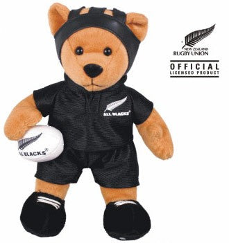 Orsetto All Blacks ufficiale in tenuta da rugby con pallone.