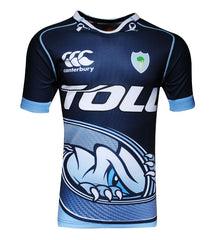 Maglia training Canterbury blu e azzurra con logo Northland e disegno di un drago stilizzato.