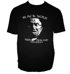 T-shirt nera "Black Soul" con design Maori e scritta "New Zealand Forever Black".