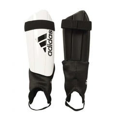 Parastinchi Adidas Ghost Club bianchi con chiusura a strappo.
