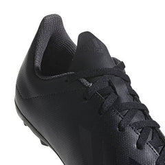 Scarpino Adidas X 18.4 FxG nero, dettaglio tomaia e lacci.