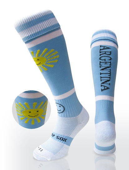 Calza Wacky Sox Argentina azzurra con sole sorridente e scritta "Argentina".