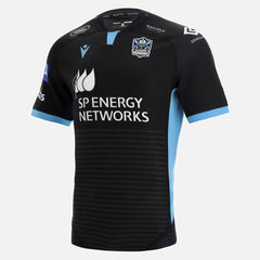 Maglia da rugby replica Glasgow Warriors Home Pro: maglia replica ufficiale nera e azzurra con logo della squadra e dettagli degli sponsor.