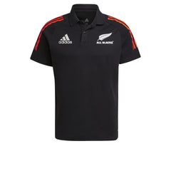 Polo All Blacks Rugby 2021/22 nera con strisce rosse Adidas sulle spalle.