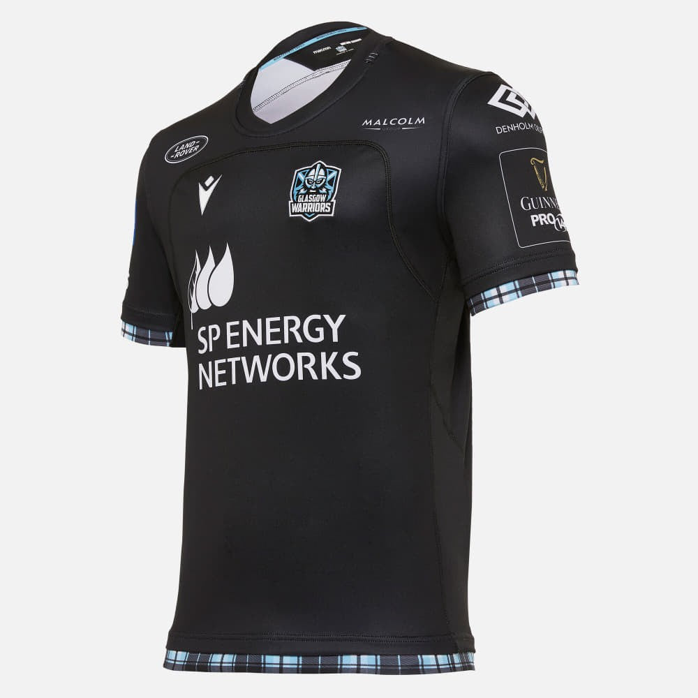 Maglia rugby Glasgow Warriors home Macron nera con logo e sponsor.