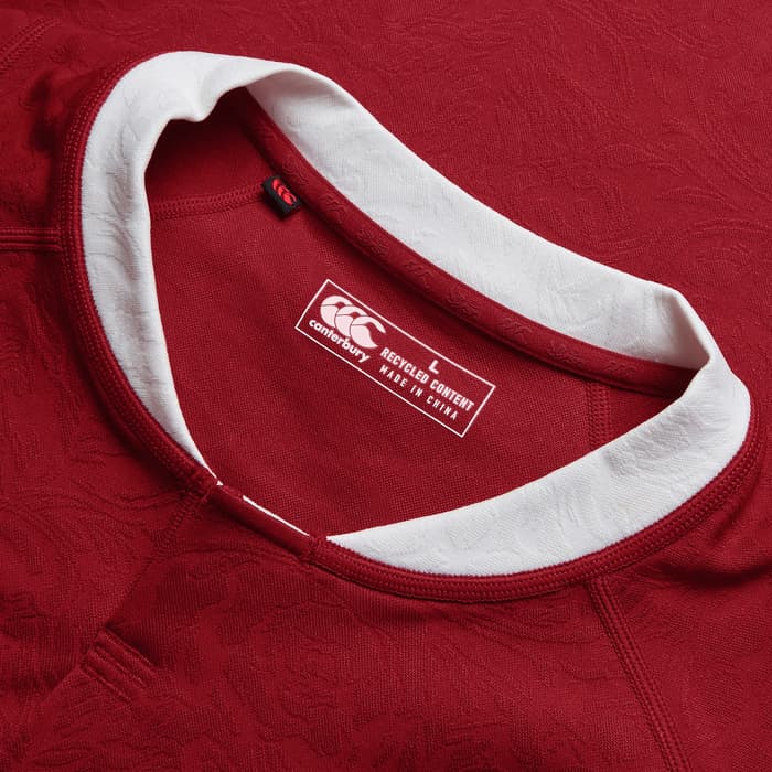 Maglia da rugby dei British & Irish Lions Canterbury: replica rossa della maglia casalinga, taglia L, realizzata con materiali riciclati. Prodotta in Cina.