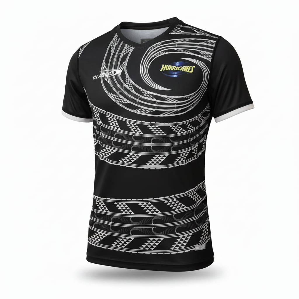 Maglietta da rugby per bambini Hurricanes Pro Home, nera con dettagli grafici tribali e logo.
