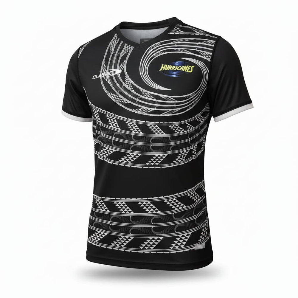 Maglietta da rugby per bambini Hurricanes Pro Home, nera con dettagli grafici tribali e logo.