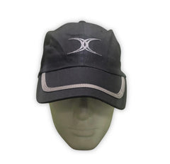 Cappellino da baseball nero Gilbert con logo bianco a X sul davanti.