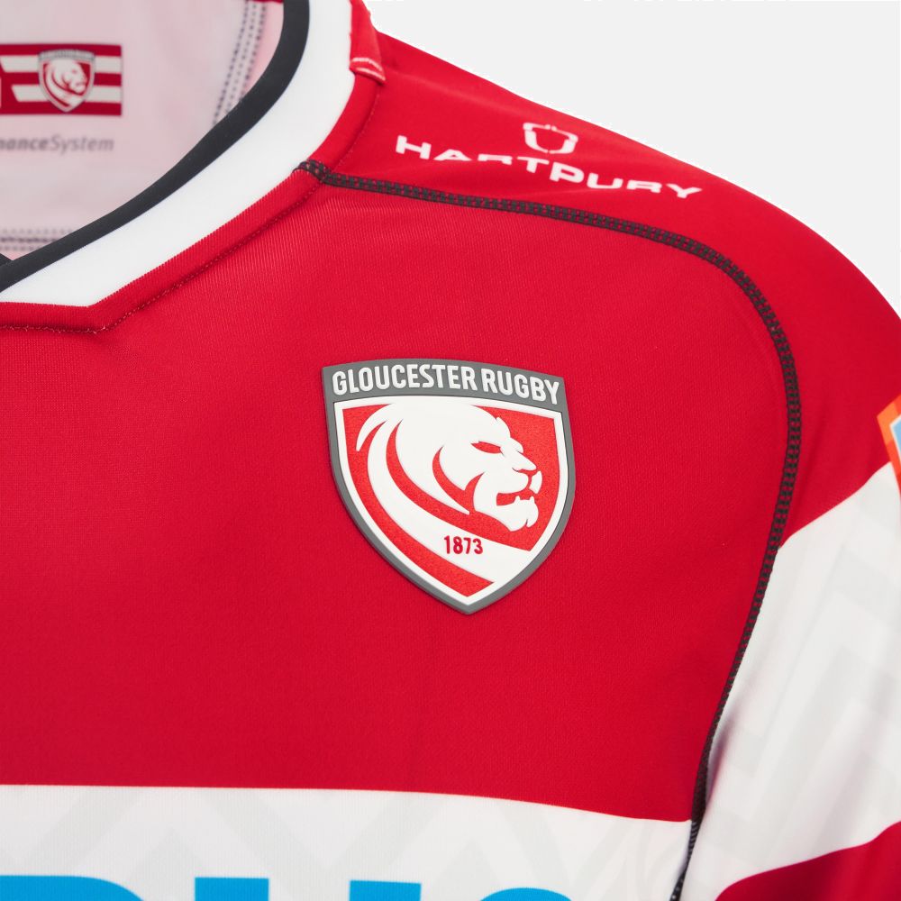 Maglia da rugby Gloucester 2026 Home PRO, rossa con stemma del club e logo Hartpury.