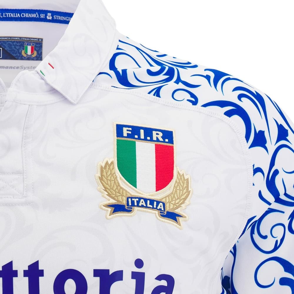 Maglia Rugby Italia 2025 Away replica bambino: Maglia bianca da rugby italiana per bambini, con design blu e logo FIR. Kit da trasferta 2025.