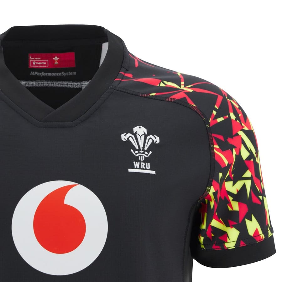 Maglia allenamento rugby Galles 2026 Macron nera con logo Vodafone.