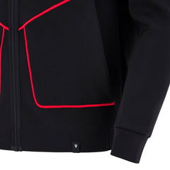 Felpa Galles Rugby Training Player Travel 2026 ATH: giacca sportiva nera con dettagli di design rossi, ideale per l'allenamento di rugby o per i viaggi.