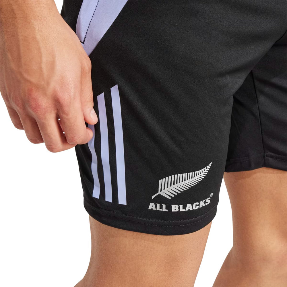 Pantaloncini da allenamento All Blacks rugby neri con logo felce e strisce.