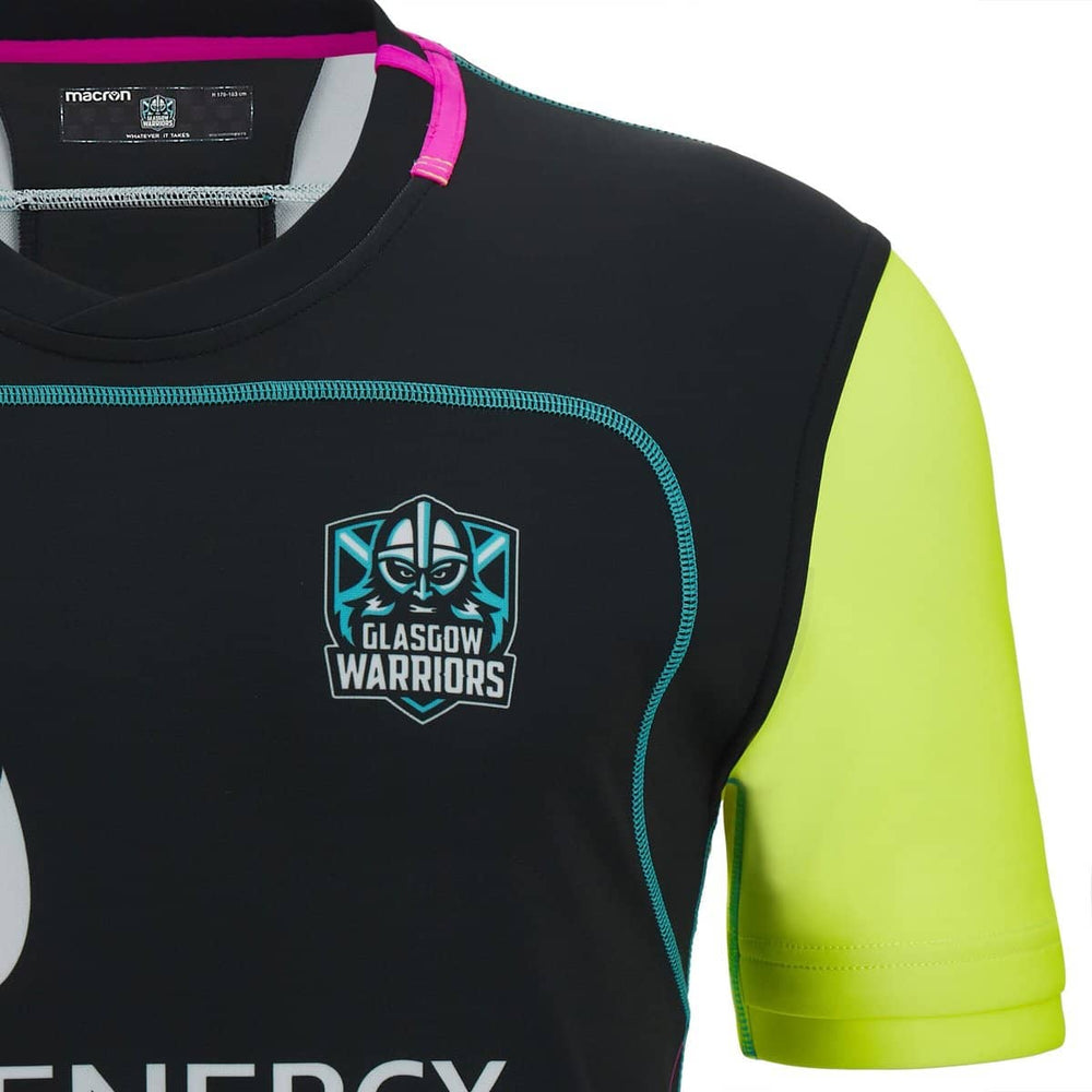 Maglia da rugby da allenamento per bambini Glasgow Warriors 2023: nera con maniche giallo neon, dettagli verde acqua e logo della squadra. Maglia Rugby Glasgow Warrior Bambino.