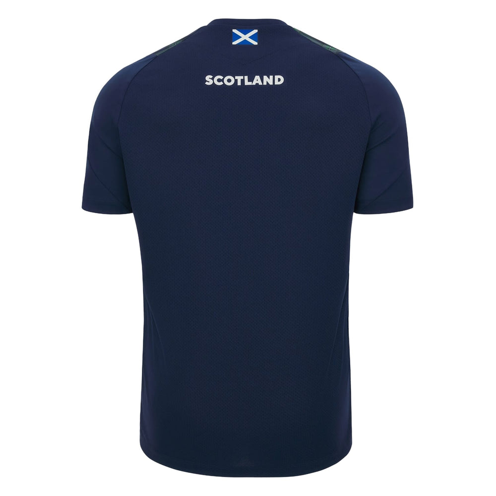 Maglia da rugby da allenamento Macron Scotland 2024: maglia blu navy con bandiera scozzese e dettagli in tartan.